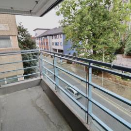 2-Bedroom Apartment with Balcony & Parking in Central Woking