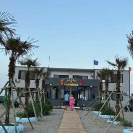 Mango Beach and Hotel, hotel a Fier