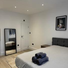 Chic Studio Living, hotelli kohteessa Hounslow
