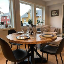 Flott moderne leilighet meget sentralt i vakre Sørbyen i Brønnøysund for inntil 5 pers, hotel v destinaci Bronnoysund
