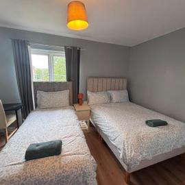 Entire place close to Airport & City