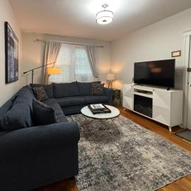Renovated Sunny 2BR by Longwood & Green Line