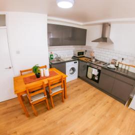fabulous apartment near wembley, hotel in Colindale