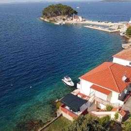 Apartments by the sea Savar, Dugi otok - 8079، فندق في Brbinj