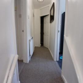 PREISTLEY HOUSE- CONTRACTORS ACCOMMODATION Entire 4 Bedroom House with free parking and up to 8 sleep- NO PARTIES ALLOWED, hotel in Willenhall