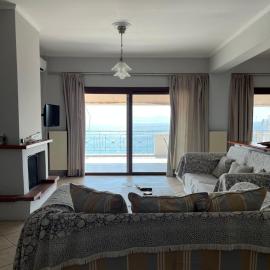 Όμορφο διαμέρισμα με εκπληκτική θέα, hotel a Menídion