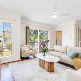 Parkside Villa on the Creek