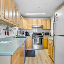 Apartment #2 with large kitchen across the street from the beach, hotel in Blaine