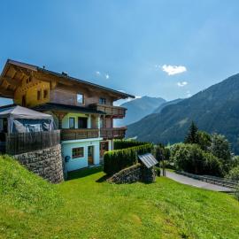 Chalet in Wald near Zillertal Ski Area, hotel in Wald im Pinzgau