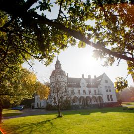 Hellidens Slott: Tidaholm şehrinde bir otel