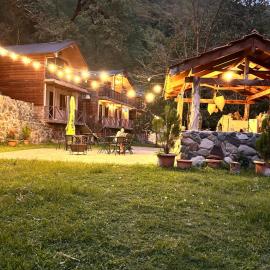 Cottages in mountains, viešbutis mieste Makhunts'et'i