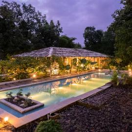 StayVista at The Wildernest Tale with Bonfire, Jacuzzi, hotel a Shiroshi