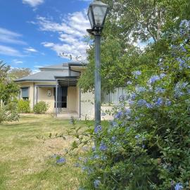 Manas Guesthouse, hotell i Benalla
