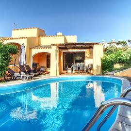 Villa Verde splendida villa con piscina - Stintino Via Limbara 29A Sardegna, hotel in Stintino