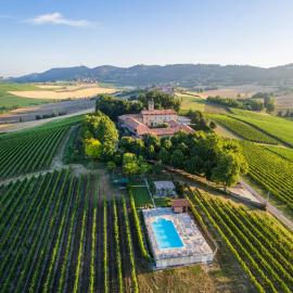 Relais Castello di Razzano, khách sạn ở Alfiano Natta