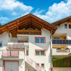 Apartment in Strengen near Ski Slopes, hotel a Strengen