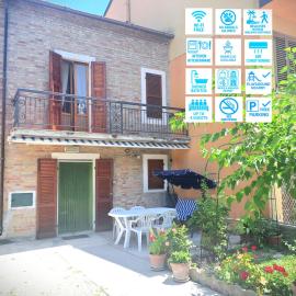 Casa con corte privata -comoda, spaziosa, vicina al mare e a tutti i servizi