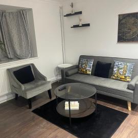 Tranquil Thamesmead Treasure - Free Parking Family & Contractor Friendly, hotel in Thamesmead