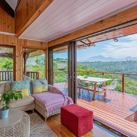 Loerie's Rest Cabin、ビクトリア・ベイのホテル