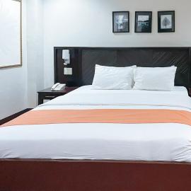 RedDoorz Plus at Hotel Esse