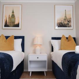 Cosy Luxe 3Bed Retreat Hot Tub BBQ Parking Near Town Perfect for Contractors Families Short & Long Stay