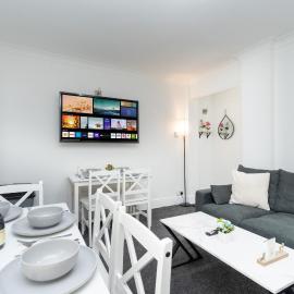 Open Mind Property - House with 6 Double Beds