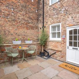 The Garden Courtyard - with free parking