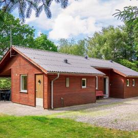 4 star holiday home in Thyholm, hotel u gradu Thyholm
