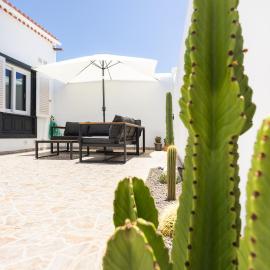 Ocean deck House, hotel in Abades
