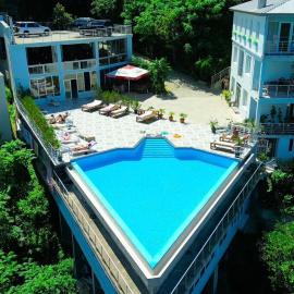 Calypso Kvariati Hotel、クヴァリアティのホテル