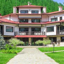 Everwood Hotel & Restaurant, Hotel in Govedartsi