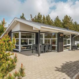 5 star holiday home in Henne, hotel i Henne Strand