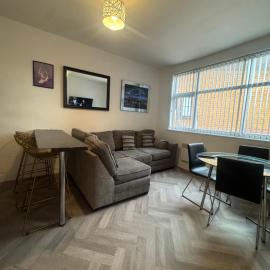 The Bake Apartment - 5 bedroom Large Apartment sleeps up to 16 person