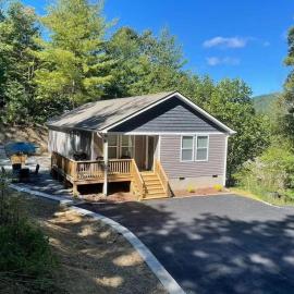 Rustic Chic Mountain Home 15 min from DT Asheville, hotel en Fletcher