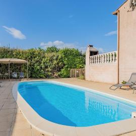 Gorgeous Home In Cessenon Sur Orb