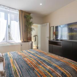Chambre de luxe Afrik a Liège Grande Sale de bain privée check in autonome cuisine partagée, hotel a Liegi
