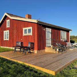 Cozy cottage near Lidköping Kinnekulle & Sommarland, Hotel in Trässberg