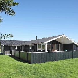 Viesnīca 4 star holiday home in Hjørring pilsētā Lenstrupa