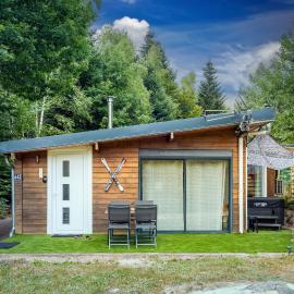 Le Chalet des Pins avec Spa - Terrasse - Parking - Clim - Wifi，Sanchey的飯店