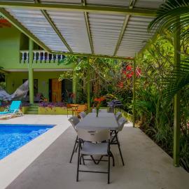 Casa Aloha on Los Mangos Street, hotel in Nosara