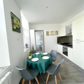 Lumineux et rénové studio en centre ville - Apt9 – hotel w mieście Givet