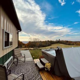 Barn On The Ridge - HOT TUB - Sleeps 6, hotel a De Soto