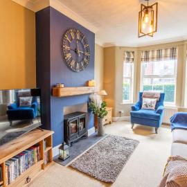 Coastal home sleeping five - 2 minute walk beach, хотел в Pakefield