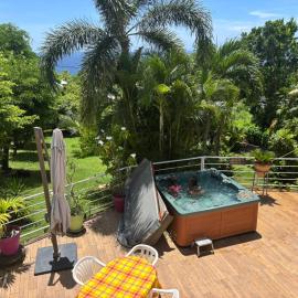 Douce Evasion, hotel u gradu Bouillante
