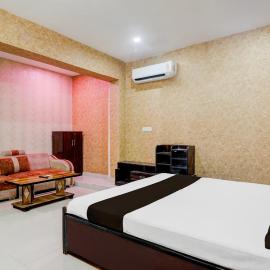 HOTEL O YASH RAJ PALACE, hotell i Rāe Bareli