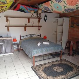 Confortable y privado estudio en zona exclusiva .