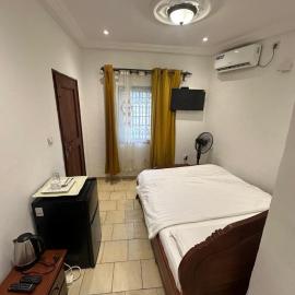 Luxury Villa AC Ensuite Room 5, hotel en Limbe