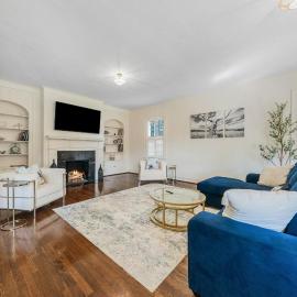 Group Getaway in a Grand Historic Home 15 minutes to Fort Benning Sleeps 10