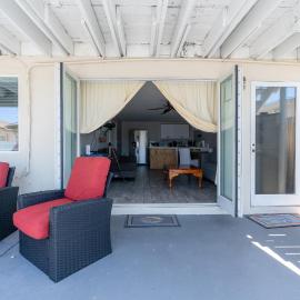 BEACHFRONT COTTAGE LOWER UNIT, hôtel à Oceanside