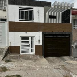 Casa muy cómoda de 2 pisos en zona muy tranquila, hotel a Media Fanega